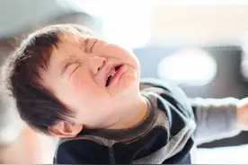 妈妈一走就哭，宝宝患了分离焦虑症吗？这样做试试看图片
