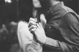 女人在婚外有了爱人，会有三个“不由自主”图片