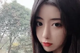又一线下翻车女主播，呆妹儿参加lol庆典，榜一还坚持得住吗？图片