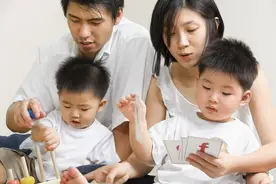 你弟弟没奶粉喝了，赶快把钱打过来，女儿：谁生的谁养图片