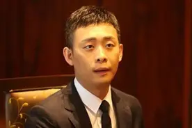 曾为植物人女友坚守十年，腿部骨折也坚持拍戏，张译不火天理难容图片