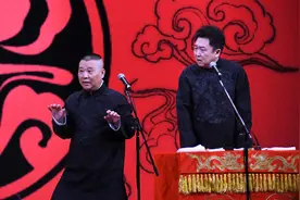 郭德纲用一张嘴怼到别人无话可说，把相声带出国门的第一人图片