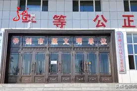 陌生女子主动加好友，小伙网恋以为很美好，没想“李莹”竟是“李鬼”！图片