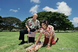 华裔老人为二战阵亡美军扫墓55年，每次5美元，这钱该不该收？图片