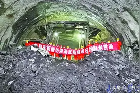 首个高瓦斯隧道贯通，巴万高速建设开启“加速度”图片