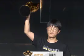 江章闯夺冠车王后泪洒现场！加冕QQ飞车第一人，和李哥一样经历图片