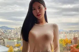 小说：我帮美女室友解决难题，她抿嘴一笑：我有一个天大便宜给你图片