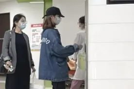 40岁知名歌手郭静秘密现身整形科，包裹严实很低调！经纪人回应图片
