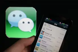男子发朋友圈感伤父亲去世，领导评论了一句，隔天10名同事辞职图片