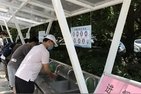 华科大给返校生“加鸡腿”，为每人食堂饭卡充值100元图片