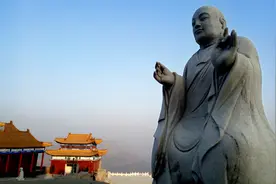 鲁南唯一一个建在山顶上的寺庙，大光明寺，你去过吗图片