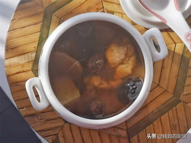 2一3人炖汤需花胶灵芝各多少 2026年一个人炖花胶汤一次的量是多少?