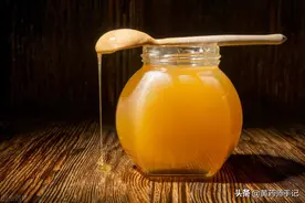 为什么不建议老人长期吃蜂蜜？说说蜂蜜的7种作用，3种隐藏禁忌图片