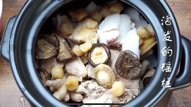 花胶响螺片瑶柱煲鸡汤的做法 2026年广东花胶响螺片煲鸡 花胶响螺片瑶柱煲鸡汤的做法 2026年广东花胶响螺片煲鸡