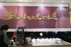 疫情下酒楼的生存之道：和菜市场同价的波士顿大龙虾图片