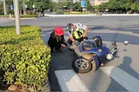 教训深刻！南宁一女子骑“电驴”时因为一个常见动作瞬间翻车图片