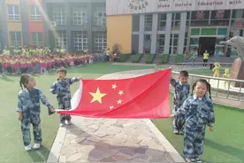 我们都是小小升旗手图片