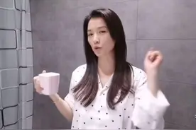 49岁张庭素颜美如少女，皮肤吹弹可破，保养秘籍曝光图片