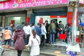 湖南小伙开面馆用“39瓶饮料”每天赚9000块，没有套路谁能信图片