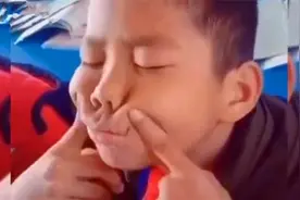小学生眼保健操走红，挤眉弄眼太有喜感，网友：表情太滑稽了图片