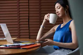 聪明的女人，都懂得掌控自己的婚姻图片
