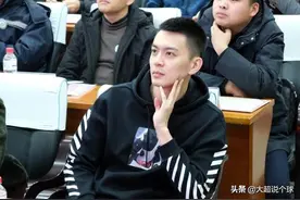 笑喷！郭艾伦接受按摩治疗时指导大韩儿子：胯下运球会不？来一个图片