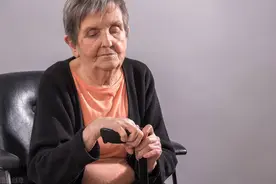 老人味是什么？在老人身上闻到这4种味道可得当心！这是疾病信号图片