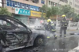 车尾箱放煤气罐？炸了！图片