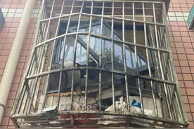 石峰区一居民家中高压锅爆炸，七旬老人受伤图片