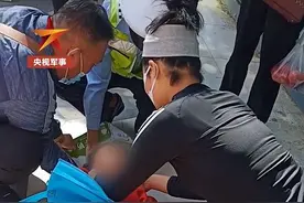 西安跪地救人受阅女兵捐出全部奖金图片