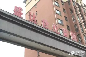 承诺的绿地变会馆？小区居民不干了图片