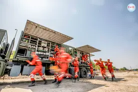 争分夺秒！武警官兵上演“紧急救援”图片