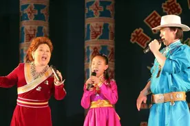 2006年，吉祥三宝春晚走红后已物是人非，爸爸去世，妈妈携女归隐图片