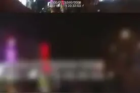 合肥民警火场救出两人 能救出两人我很开心图片