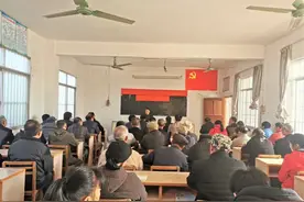 曾鹏鑫深入基层党建联系点讲党课图片
