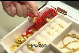 90后女子成为黄金控，金不离身是为何？图片