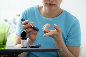 糖尿病人依赖的家用血糖仪，准确度到底如何？我们实测了10款图片