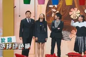 看到关晓彤被水浇，众人大笑，谁关注华晨宇在干啥？图片