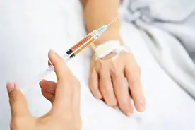 不愿做失能老人，百岁老教授主动安乐S，记者和亲友欢聚一堂送别图片