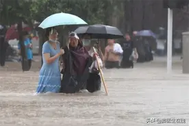 女人长时间泡在暴雨中，污水会感染阴道吗？如何正确清洗？图片