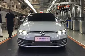 全新一代高尔夫，开启预售，15万起，配双边四出排气图片