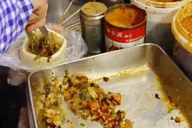 秦皇岛燕大小吃街的这个小摊，花一份钱，2个人都吃不完图片