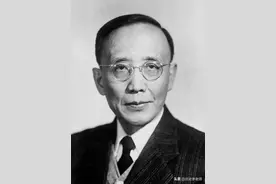 郭沫若自称练字纸摞起来有书桌高，他还给黄帝陵题字，水平如何？图片