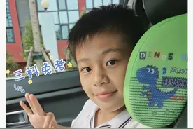 蔡国庆学霸儿子太优秀！成绩出众被学校免试，惹老爸骄傲转发图片