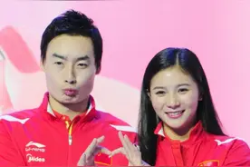 “奥运CP”当众求婚！相爱10年看哭网友：她终于嫁给了爱情图片