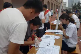 济南定制公交进校园，济南三中领秀校区学生回家更安全图片