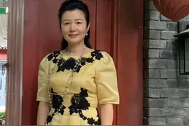 老戏骨郑卫莉晒照，55岁身材发福有肚腩，二婚后与继子杜淳如朋友图片