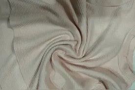 衣服上的油点子难清洗，用这个家里“小小粉末”，十分钟轻松搞定图片