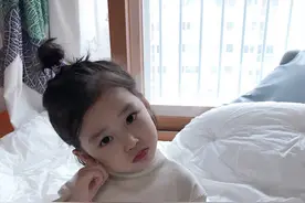 妈妈直播讲课时去了趟厕所，4岁女儿“接力”，3分钟播放量破百万图片