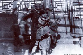 八国联军罪证老照片：日本兵强抢未成年女孩，英国刽子手当街杀人图片